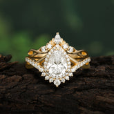 Elegant Pear-Cut Moissanite Engagement Ring Set